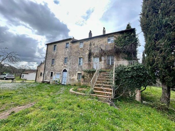 negozio in vendita a Manciano in zona Saturnia