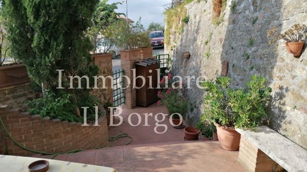 appartamento in vendita a Manciano in zona Montemerano