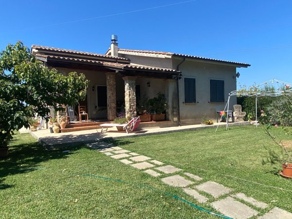 casa indipendente in vendita a Manciano in zona Marsiliana