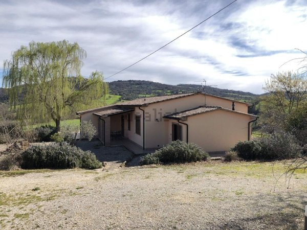 casa indipendente in vendita a Manciano in zona Saturnia