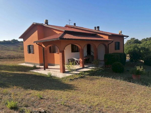 casa indipendente in vendita a Manciano
