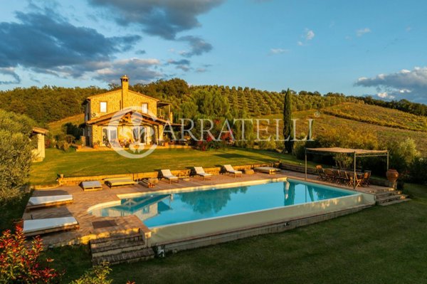 casale in vendita a Manciano in zona Poggio Murella