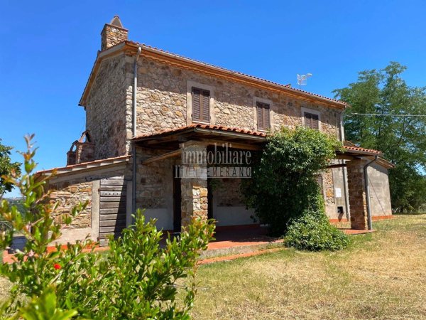 casale in vendita a Manciano in zona San Martino sul Fiora