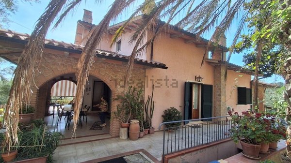 casa indipendente in vendita a Manciano in zona Montemerano