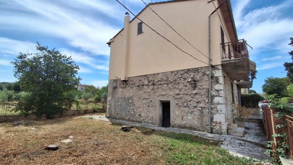 casa indipendente in vendita a Manciano in zona Saturnia