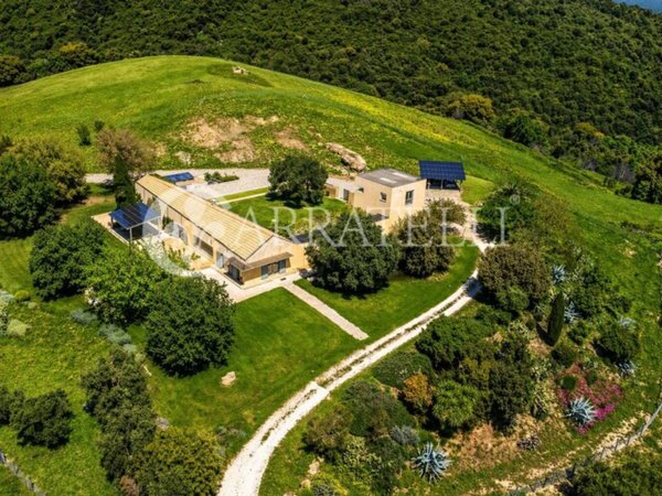 casa indipendente in vendita a Manciano