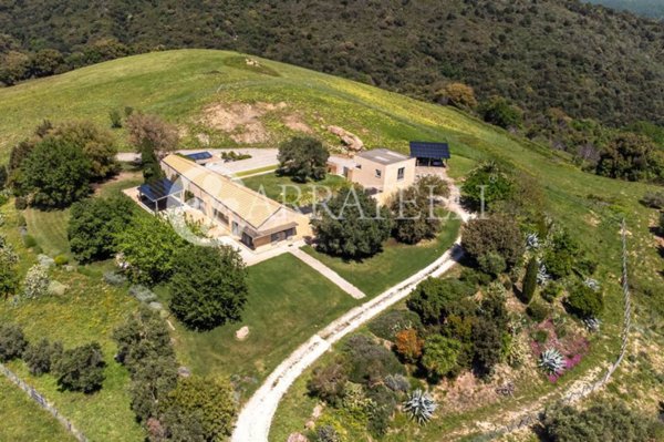 casa indipendente in vendita a Manciano