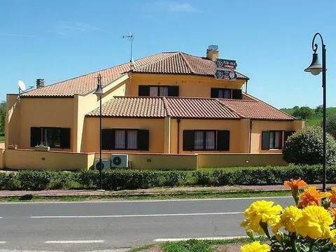 intera palazzina in vendita a Manciano in zona Saturnia