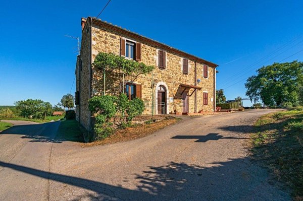 casa indipendente in vendita a Manciano in zona Saturnia