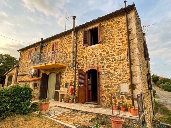 casa indipendente in vendita a Manciano in zona Saturnia