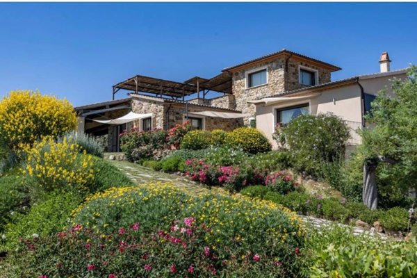 casa indipendente in vendita a Manciano