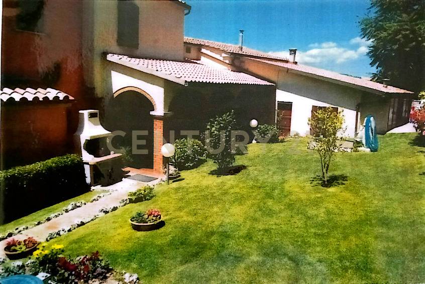 casa indipendente in vendita a Manciano in zona Saturnia