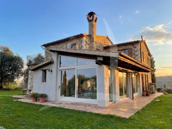 casa indipendente in vendita a Manciano in zona Saturnia