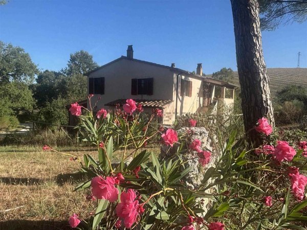 appartamento in vendita a Manciano in zona Saturnia