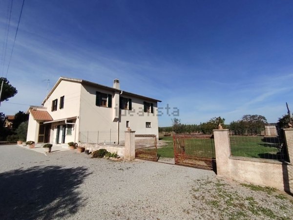 casale in vendita a Manciano in zona Marsiliana