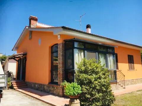 casa indipendente in vendita a Manciano in zona Saturnia