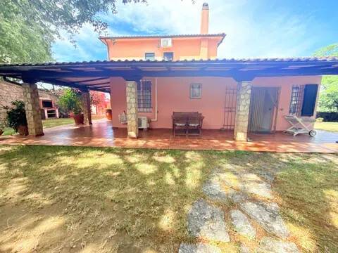casa indipendente in vendita a Manciano in zona Montemerano