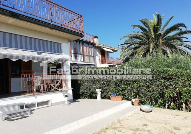 casa indipendente in vendita a Massa Marittima in zona Valpiana