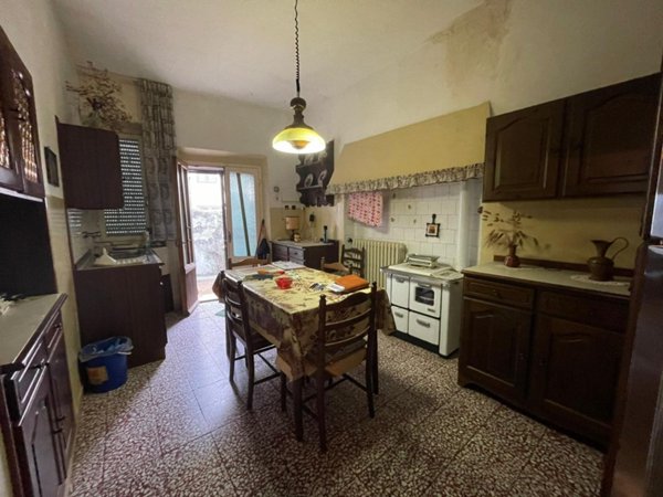 esavano in vendita a Massa Marittima in zona Prata