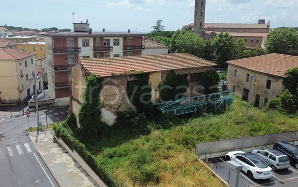 locale di sgombero in vendita a Massa Marittima