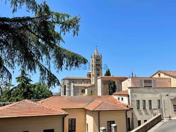 locale di sgombero in vendita a Massa Marittima