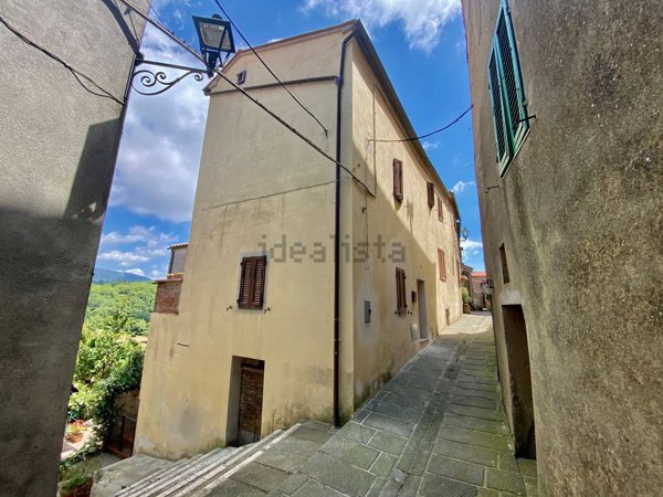 appartamento in vendita a Massa Marittima in zona Prata