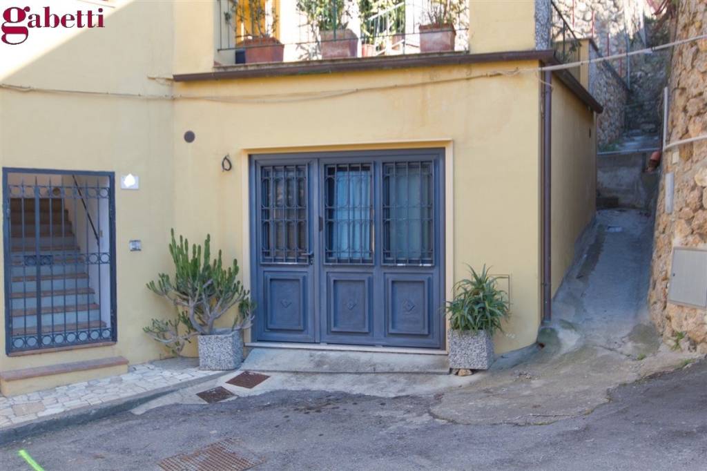 locale di sgombero in vendita a Monte Argentario in zona Porto Santo Stefano