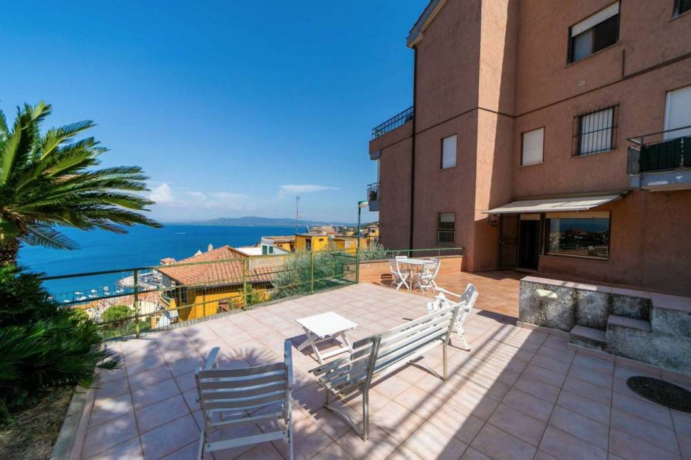 appartamento in vendita a Monte Argentario in zona Porto Santo Stefano
