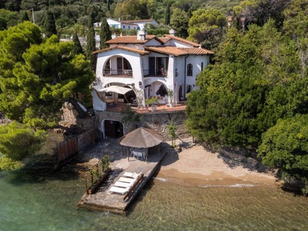 casa indipendente in vendita a Monte Argentario in zona Porto Santo Stefano