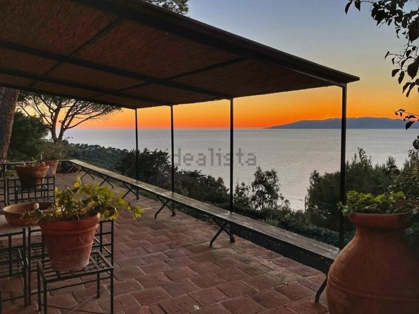 casa indipendente in vendita a Monte Argentario in zona Cala Moresca