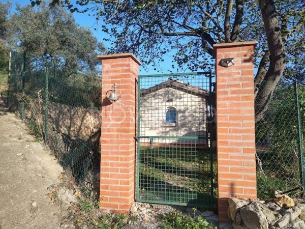 locale di sgombero in vendita a Monte Argentario in zona Porto Santo Stefano