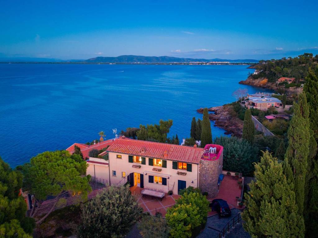 casa indipendente in vendita a Monte Argentario in zona Porto Santo Stefano