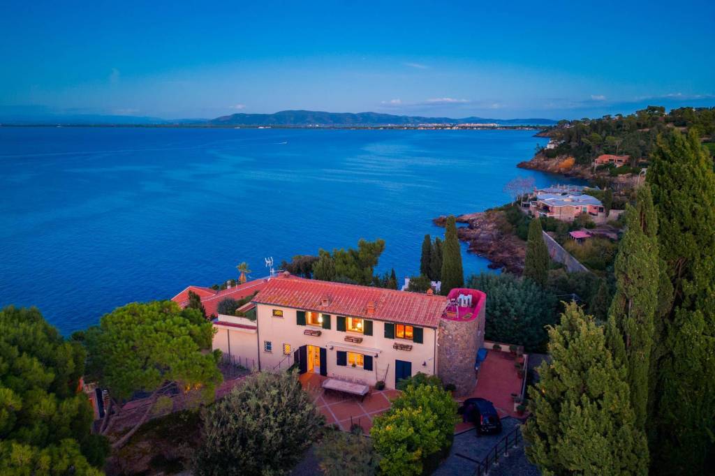 casa indipendente in vendita a Monte Argentario in zona Porto Santo Stefano
