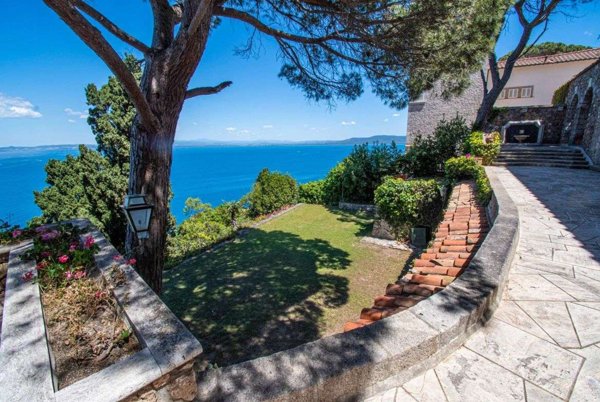 casa indipendente in vendita a Monte Argentario in zona Porto Santo Stefano
