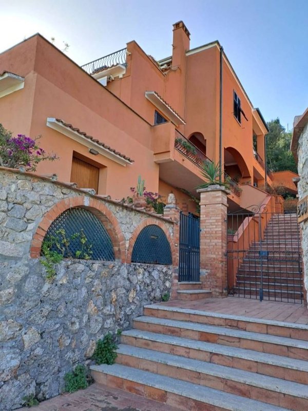 appartamento in vendita a Monte Argentario in zona Porto Santo Stefano