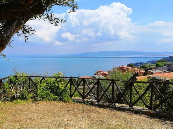 appartamento in vendita a Monte Argentario in zona Porto Santo Stefano