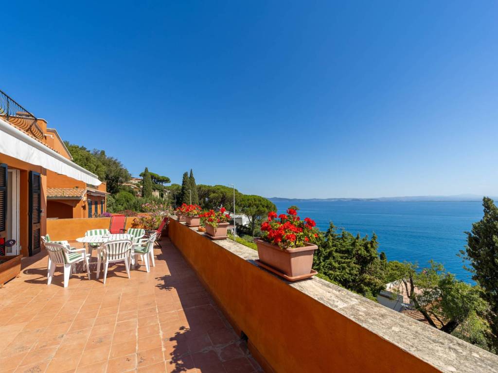 appartamento in vendita a Monte Argentario in zona Porto Santo Stefano
