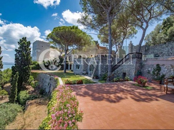 casa indipendente in vendita a Monte Argentario in zona Porto Santo Stefano