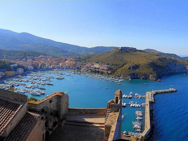pentavano in vendita a Monte Argentario in zona Porto Ercole