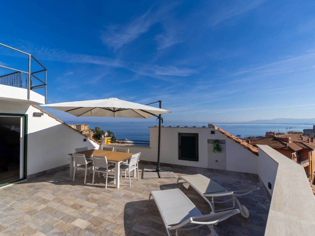 appartamento in vendita a Monte Argentario in zona Porto Santo Stefano