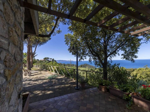casa indipendente in vendita a Monte Argentario in zona Porto Santo Stefano