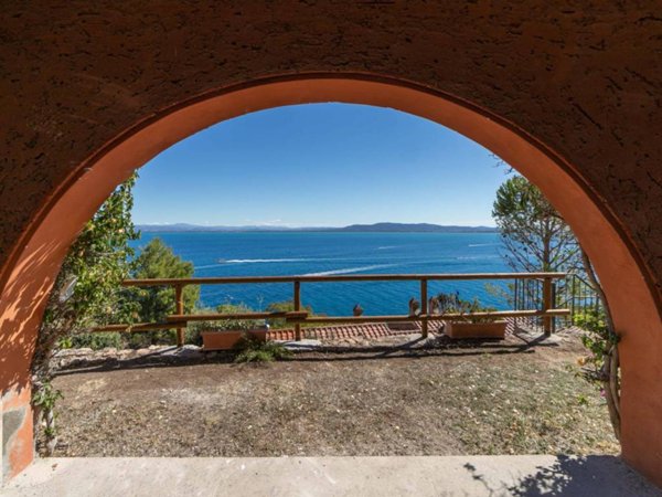 casa indipendente in vendita a Monte Argentario in zona Porto Santo Stefano