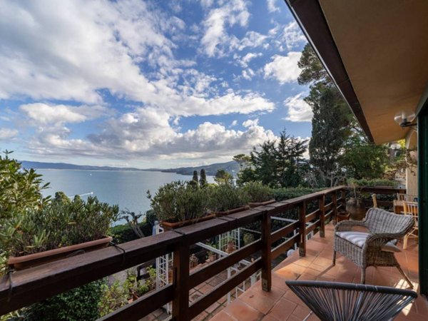 appartamento in vendita a Monte Argentario in zona Porto Santo Stefano