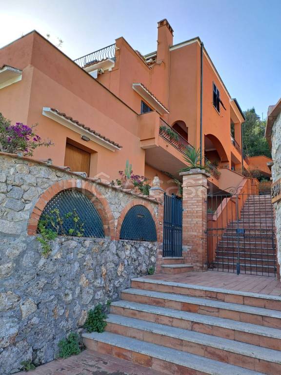 appartamento in vendita a Monte Argentario in zona Porto Santo Stefano