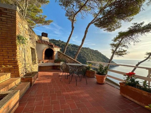 casa indipendente in vendita a Monte Argentario in zona Porto Santo Stefano
