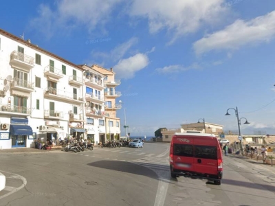 locale di sgombero in vendita a Monte Argentario in zona Porto Santo Stefano