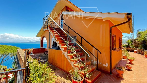 casa indipendente in vendita a Monte Argentario in zona Porto Santo Stefano