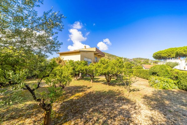 casa indipendente in vendita a Monte Argentario in zona Porto Santo Stefano