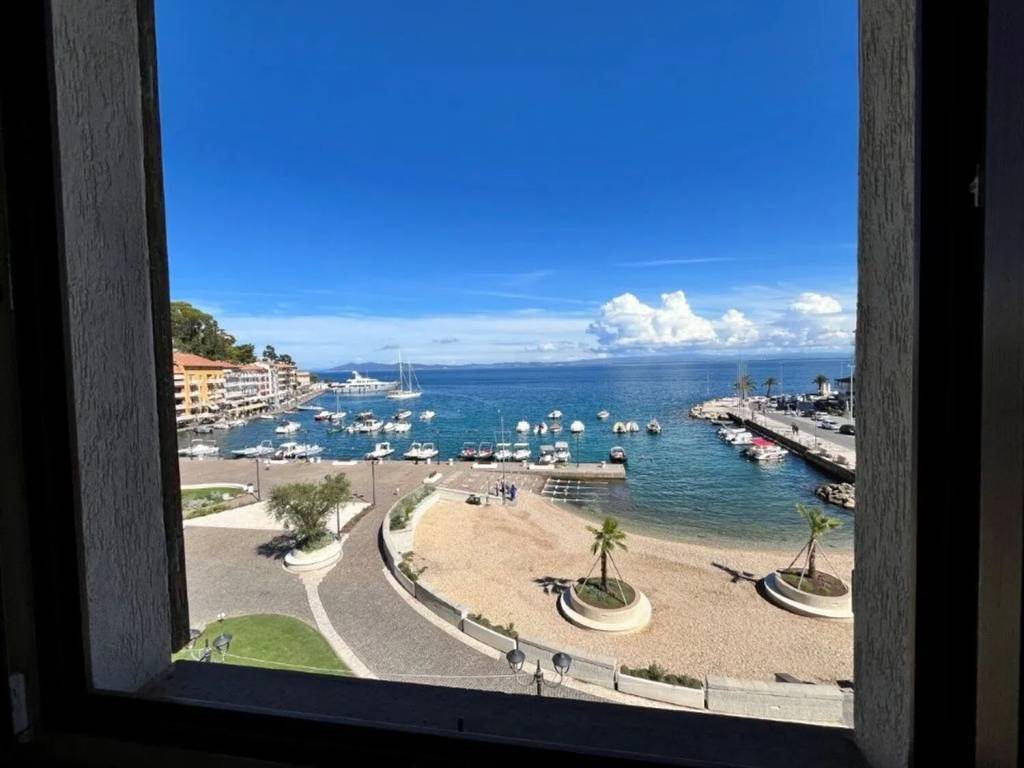 appartamento in vendita a Monte Argentario in zona Porto Santo Stefano