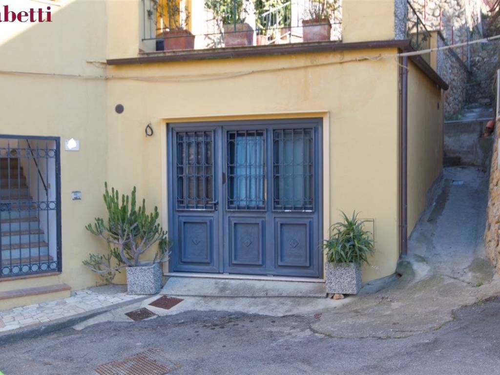 locale di sgombero in vendita a Monte Argentario in zona Porto Santo Stefano